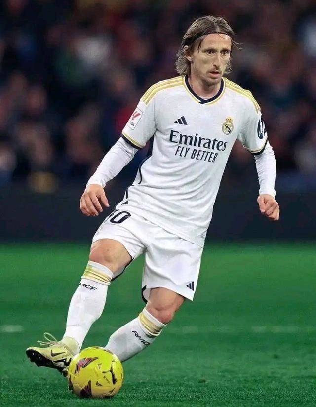 瓜帅：我们要拿98分才能英超夺冠；与摄影师冲突后马上道歉了