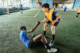 马刺险胜！布伦森29+8唐斯6犯，文班31+13创纪录，勇士旧将犯大错